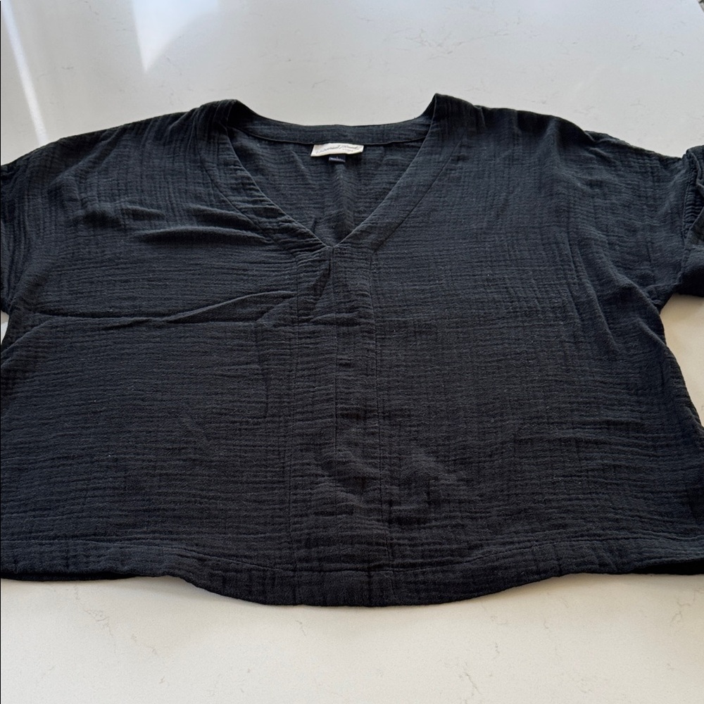 Universal Thread Black V-Neck Women's Top Size: L ✨